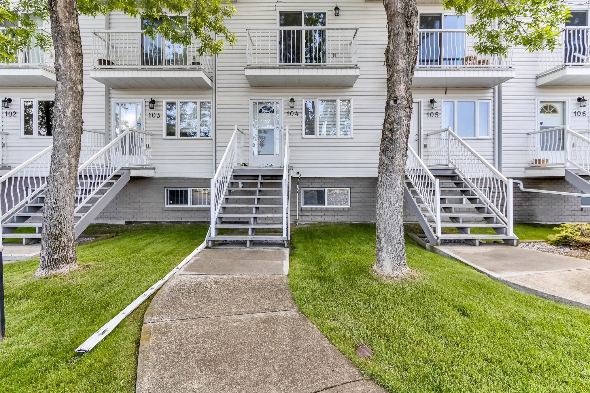 Open House. Open House on Sunday, June 26, 2022 2:30PM - 4:00PM
Join France Morissette and check out this beautiful townhouse. You're sure to love the great location!